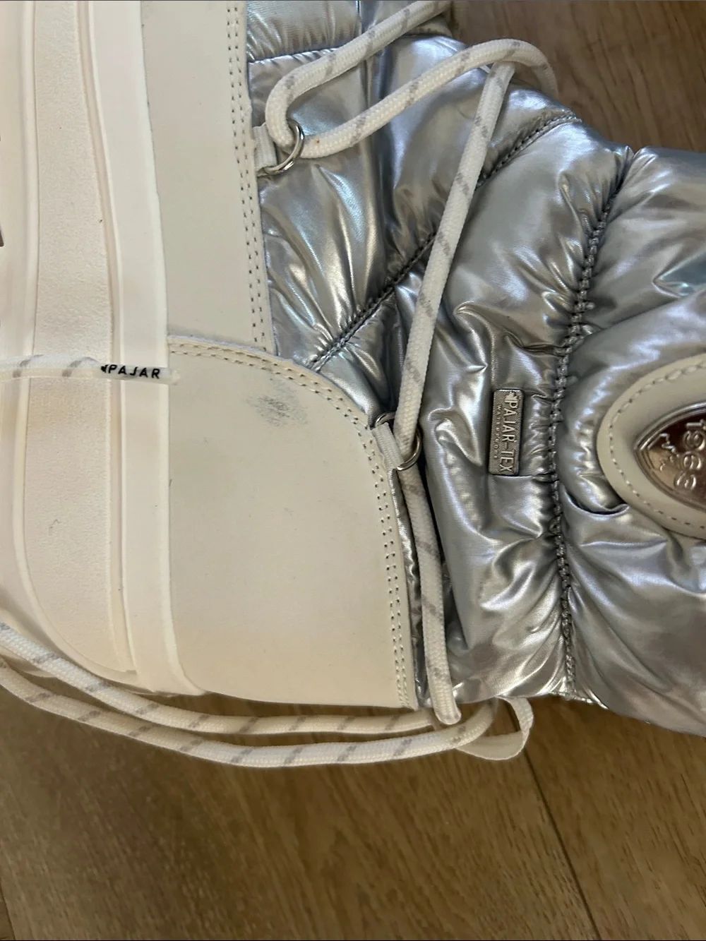Pajar Silver Puffer Women's Winter Boot, Size 10, NWT Flaw last photo - Picture 11 of 13